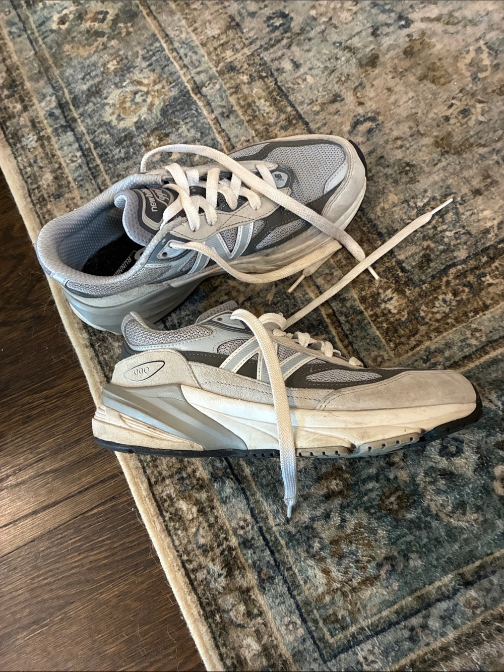 New Balance light gray and white running sneakers - Picture 2 of 3